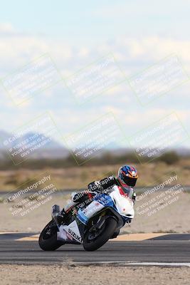 media/Nov-16-2025-Race Pace (Sun) [[8c5fa54630]]/Non Verified Riders (1st 20 Minutes)/5-Turn 15 (110pm)/